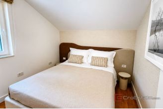 016 2044 89 Split Meje apartment in a prestigious seafront location for rent