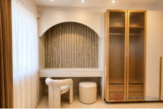 016 2044 89 Split Meje apartment in a prestigious seafront location for rent