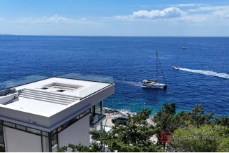 010 2056 21 Exclusive first row the sea for sale