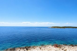 010 2056 21 Exclusive first row the sea for sale