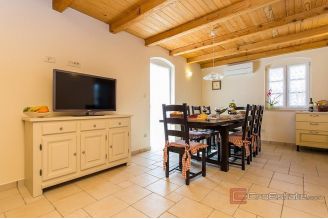 010 1021 63 Krk villa with pool and garden for sale