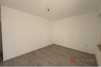 010 2035 394 Ciovo Comfortable three bedroom apartment for sale