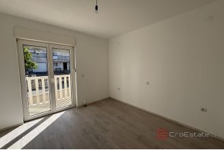 010 2035 394 Ciovo Comfortable three bedroom apartment for sale