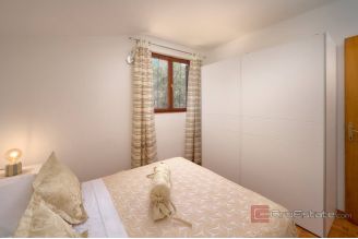 013 2044 91 Rogoznica Detached house with two apartments for sale