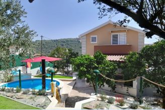 001 2035 398 Ciovo Family house near the sea for sale