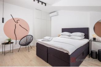 010 1021 71 Opatija spacious apartment with parking for sale