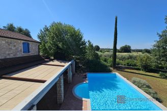 001 1014 61 Porec villa with pool and complete privacy for sale