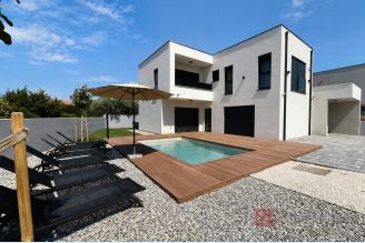 001 1021 75 Medulin modern house with pool and terrace for sale