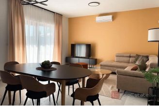 008 1021 75 Medulin modern house with pool and terrace for sale