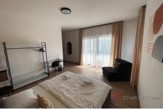 008 1021 75 Medulin modern house with pool and terrace for sale