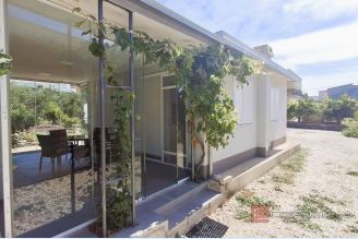 001 2031 266 Kaste Luksic detached house for rent