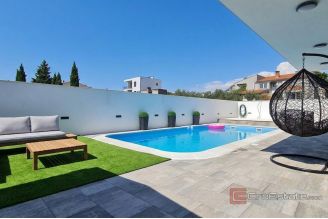 014 2031 267 vodice villa with swimming pool for sale