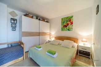 009 2121 03 island brac semi detached house near the sea for sale