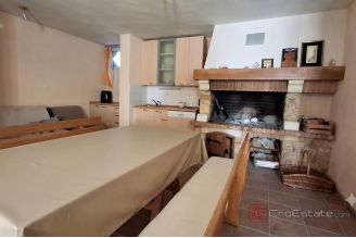 020 2031 268 podstrana house with pool and sea view for sale