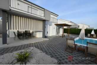 019 2056 23 Zadar Resort with eight detached villas for sale