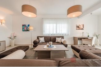 019 2056 23 Zadar Resort with eight detached villas for sale