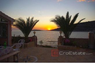 022 2022 46 rogoznica seafront house for sale