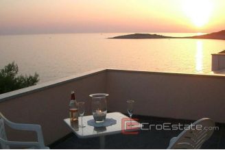 022 2022 46 rogoznica seafront house for sale