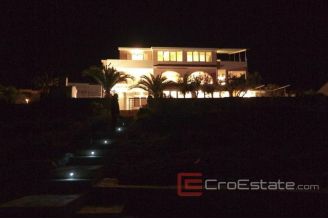 022 2022 46 rogoznica seafront house for sale