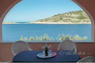 022 2022 46 rogoznica seafront house for sale