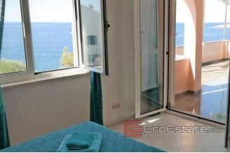 022 2022 46 rogoznica seafront house for sale
