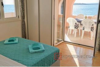 022 2022 46 rogoznica seafront house for sale